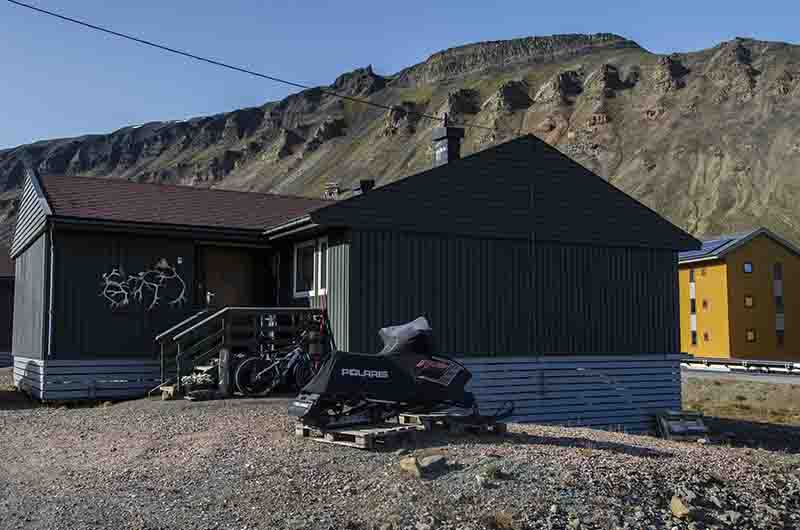 19 - Noruega - islas Svalbard - isla de Spitsbergen - Longyearbyen - casa